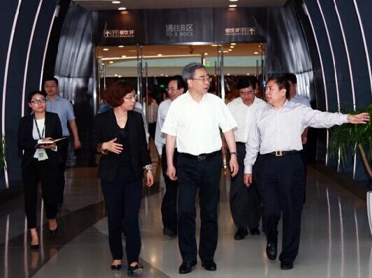 國務(wù)院國資委主任張毅蒞臨海棠灣免稅購物中心調(diào)研