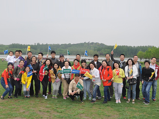 愛心呵護(hù)綠色，健康享受生活 ——記二、三、四黨支部“綠色環(huán)保健康行”活動(dòng)