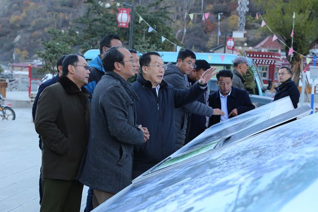 11、張學武董事長考察迪慶州阿墩子古城規(guī)劃建設情況_副本.jpg