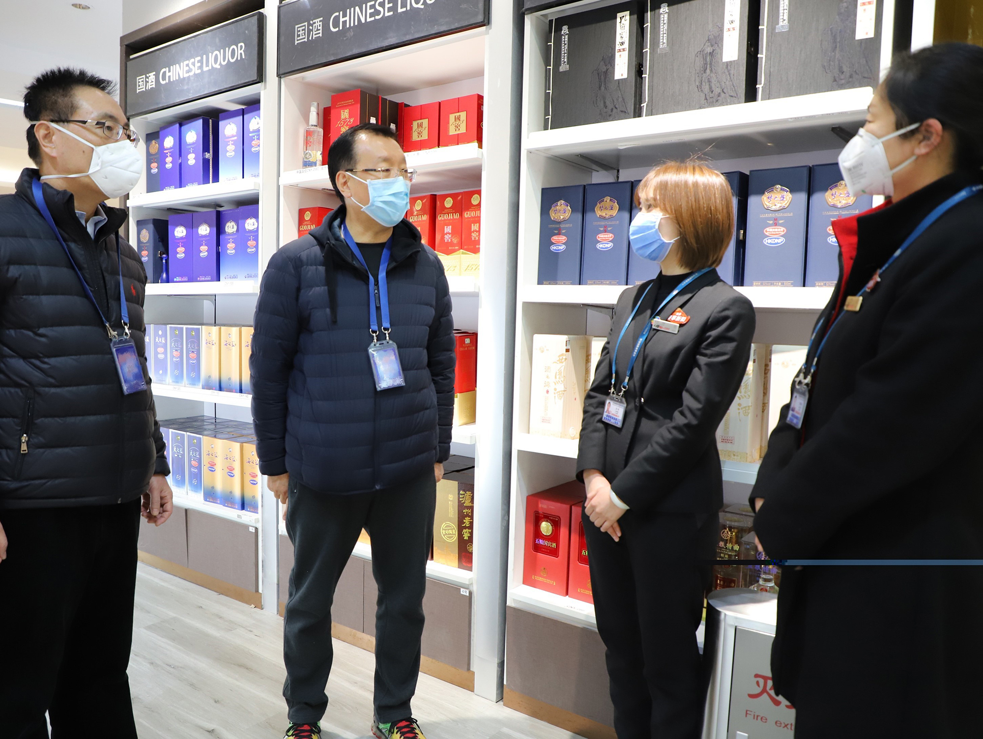 中國(guó)旅游集團(tuán)副總經(jīng)理王斌一行到首都機(jī)場(chǎng)免稅店慰問并檢查疫情防控工作